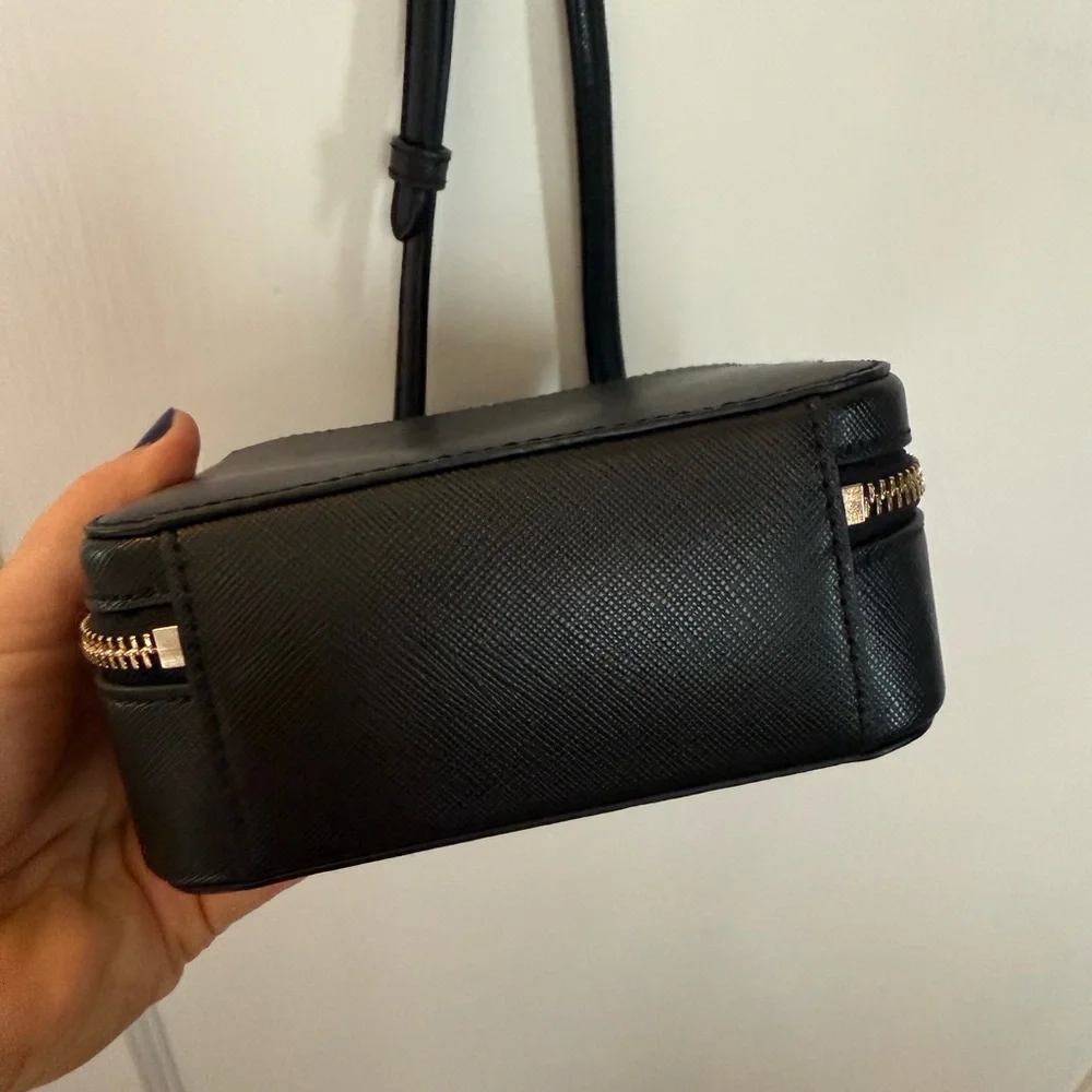 Kate Spade Daisy vanity - Picture 9 of 12